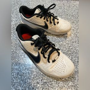 Youth turf baseball shoes
